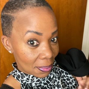 Meet your Posher, Camia